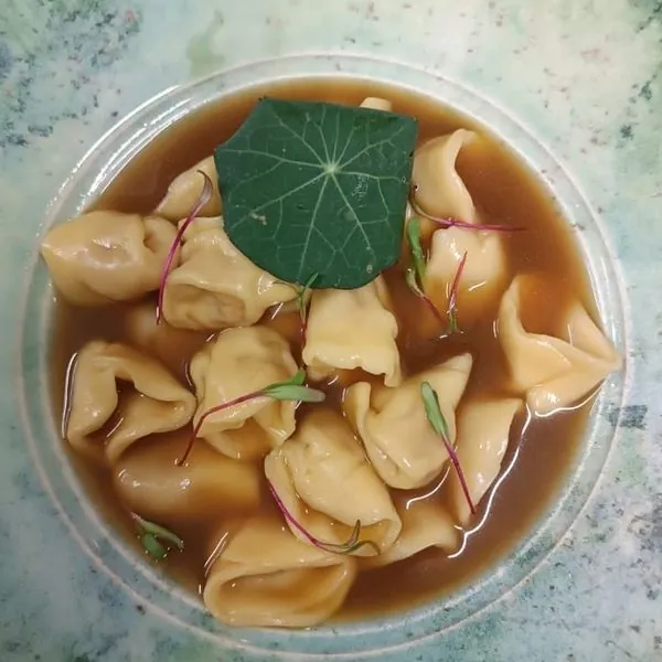 Capeletti em caldo de frango